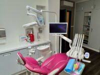 Moderní technologie, profesionální přístup a pohodlí – to vše na jednom místě. Přijďte k nám na dentální kliniku a zažij…